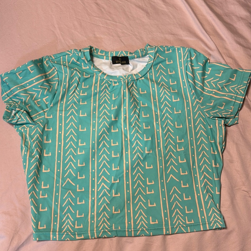 D’iyanu Cropped Workout Top